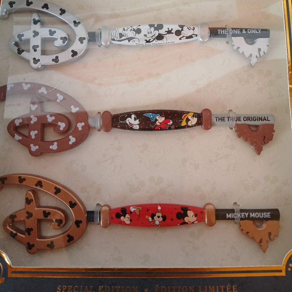 Disney Mickey Mouse Special Edition Collectible Keys